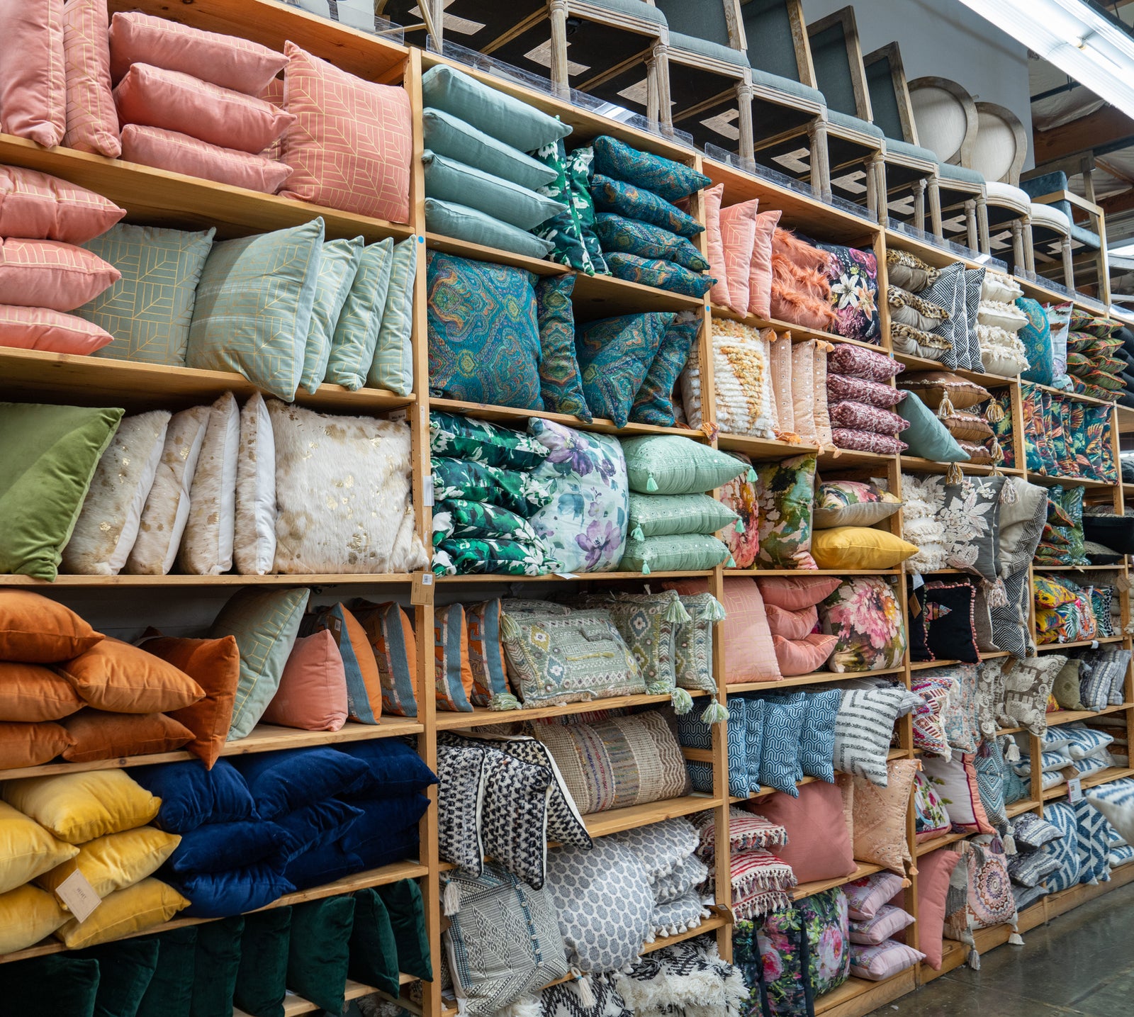 Where to Buy Bamboo Pillows? Is Buying Online or In-Store Better?