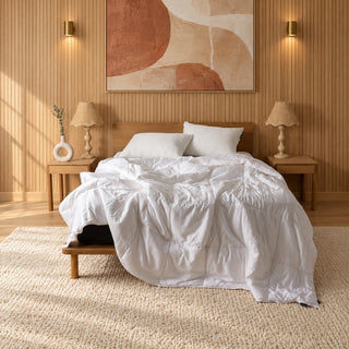 Midweight mid-season quilt on a bed