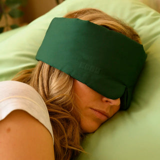 Sleeping in the cooling sleep mask