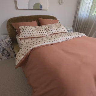 Caramel Polka quilt cover video