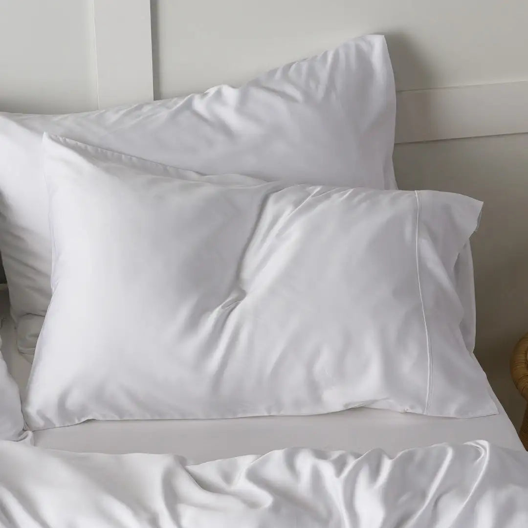 Deep pillow flap and folded top edge that always stay on